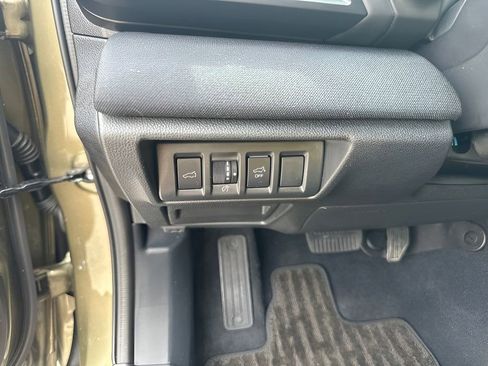 Used 2025 Subaru Outback Premium AWD/4WD image 13