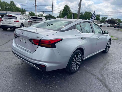 Used 2024 Nissan Altima 2.5 SV FWD image 4