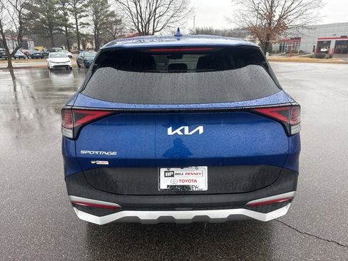 Used 2023 Kia Sportage EX image 4