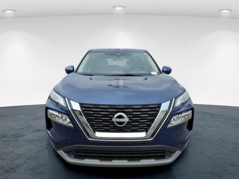 Used 2023 Nissan Rogue SV image 3