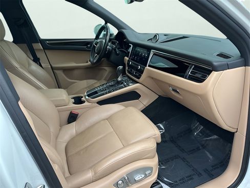Used 2020 Porsche Macan image 16