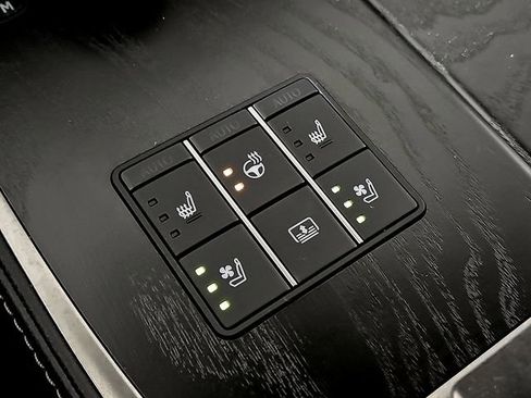 Used 2023 Lexus LS 500h AWD w/ Luxury Package image 30