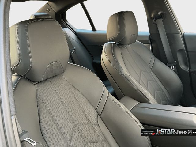 Used 2024 BMW 540i xDrive w/ M Sport Package AWD/4WD image 13