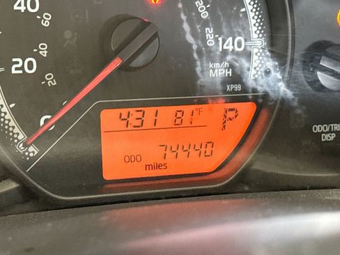 Used 2015 Toyota Yaris L image 8