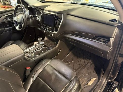 Used 2018 Chevrolet Traverse LT w/ LPO, 'HIT The Road' Package AWD/4WD image 9