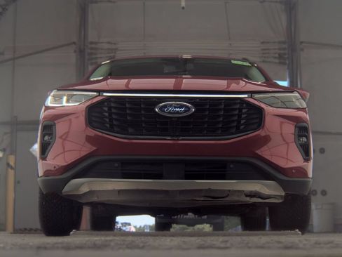 Used 2025 Ford Escape Platinum w/ Premium Technology Package AWD/4WD image 5