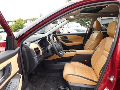 Used 2023 Nissan Rogue Platinum w/ Platinum Premium Package image 16