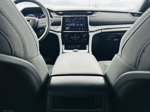 New 2025 Jeep Grand Cherokee Laredo X w/ Luxury Tech Group I image 25