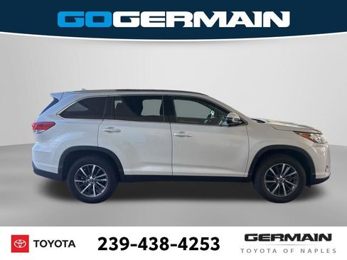 Used 2019 Toyota Highlander XLE FWD image 11