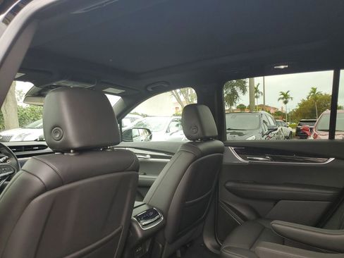 Used 2021 Cadillac XT6 Premium Luxury image 14