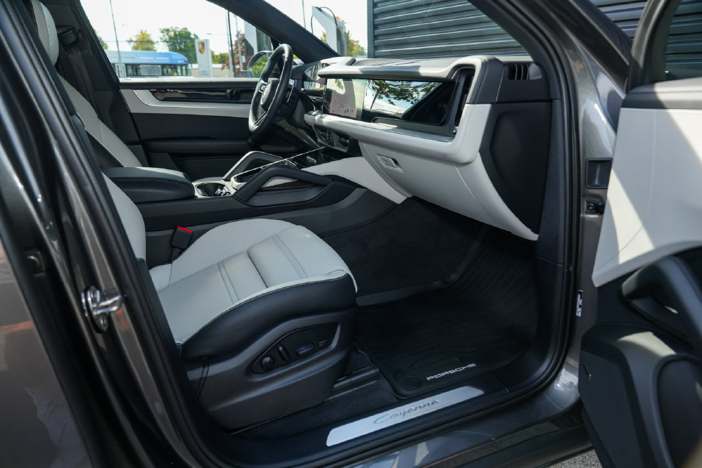 Certified 2026 Porsche Cayenne AWD/4WD image 34