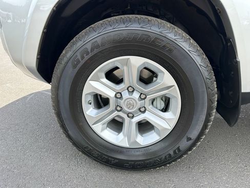 Used 2016 Toyota 4Runner SR5 AWD/4WD image 12