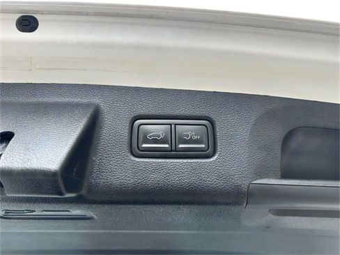 Used 2023 Kia Telluride EX w/ EX Captain's Chair Package image 9