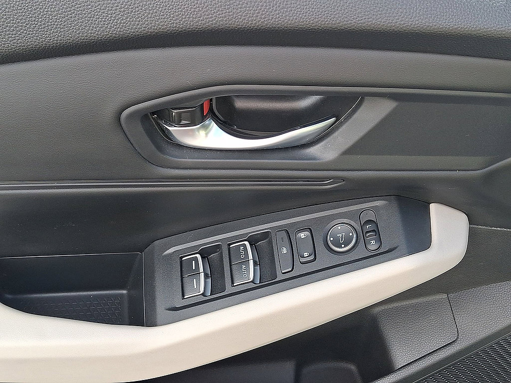 Used 2023 Honda Accord EX image 10