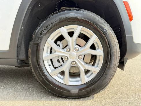 Used 2024 Jeep Grand Cherokee Limited image 31