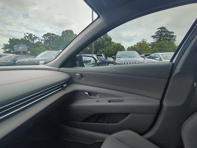 Certified 2025 Hyundai Elantra SEL FWD image 12