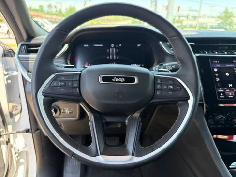 Used 2024 Jeep Grand Cherokee Altitude AWD/4WD image 13