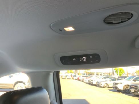 Certified 2024 Chrysler Pacifica Touring-L FWD image 18