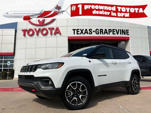 Used 2025 Jeep Compass Trailhawk image 1