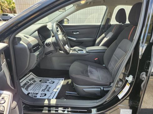 Used 2025 Nissan Sentra SR FWD image 9