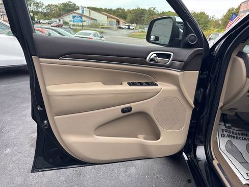 Used 2018 Jeep Grand Cherokee Overland image 15