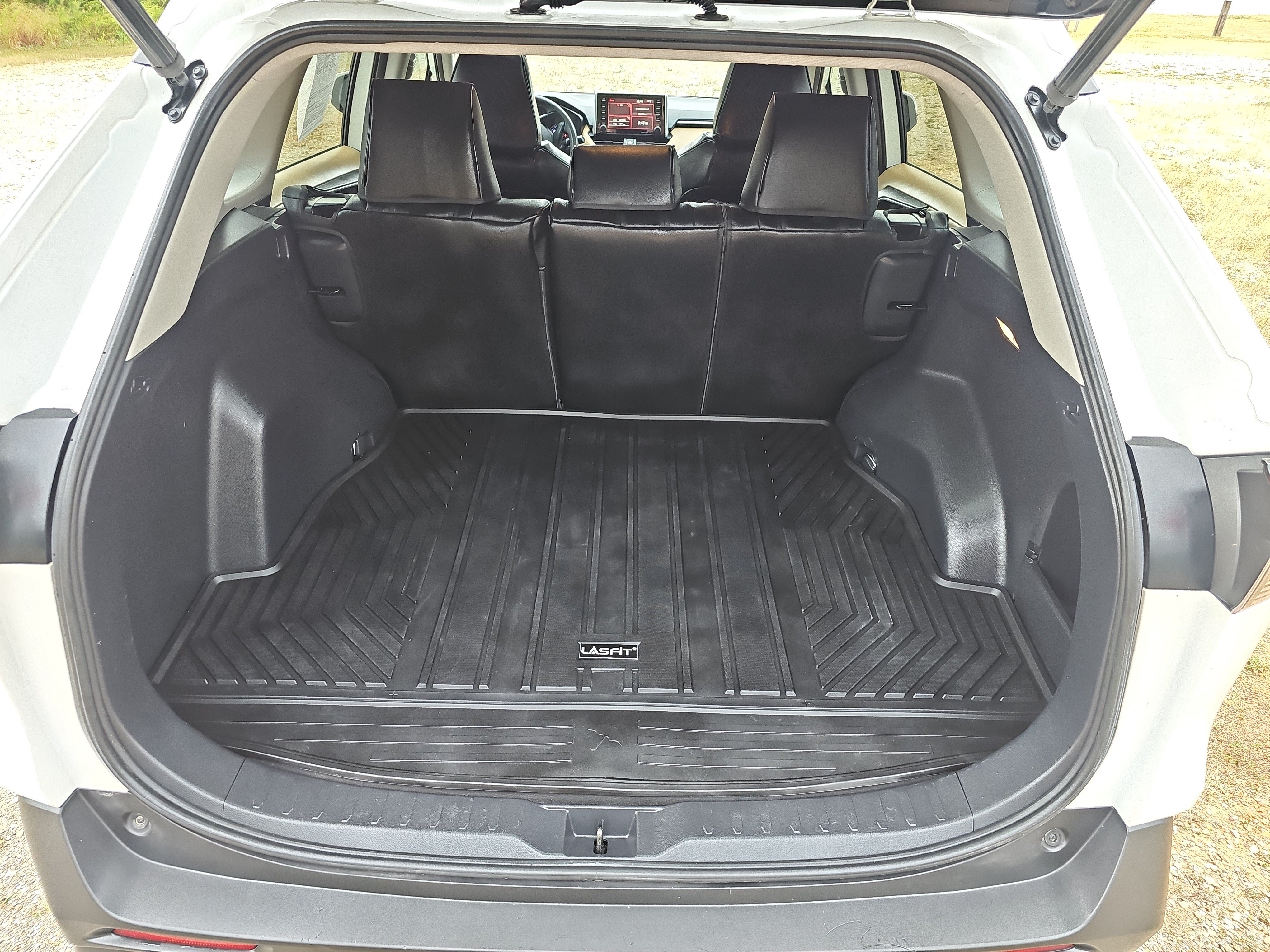 Used 2020 Toyota RAV4 XLE w/ Convenience Package FWD image 9