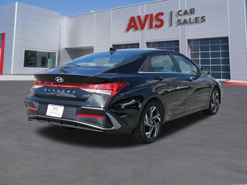 Used 2025 Hyundai Elantra SEL FWD image 6