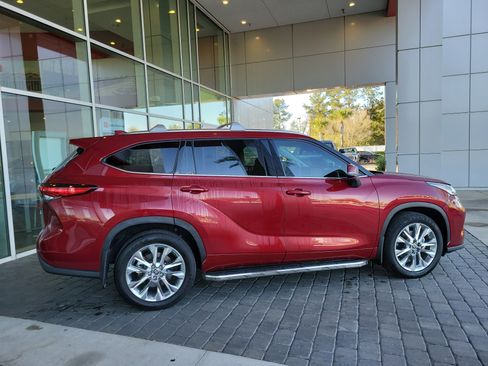 Used 2023 Toyota Highlander Limited image 7