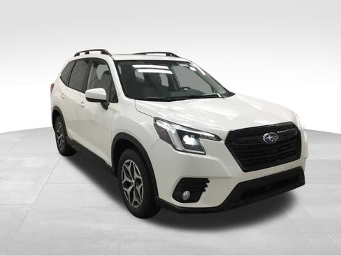Used 2023 Subaru Forester Premium AWD/4WD image 3