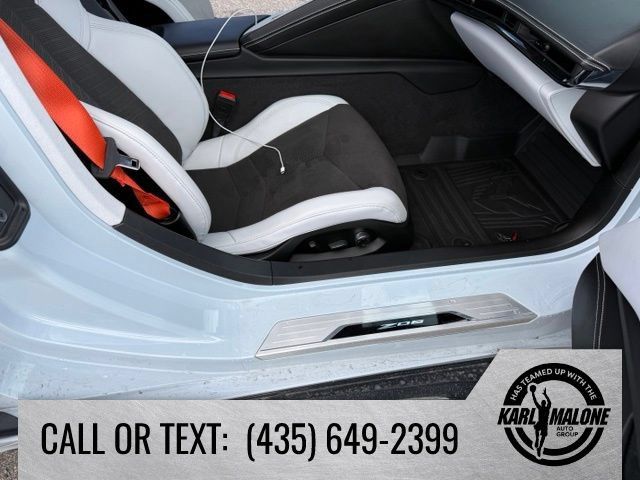 Used 2024 Chevrolet Corvette Z06 w/ Stealth Interior Trim Package RWD image 28