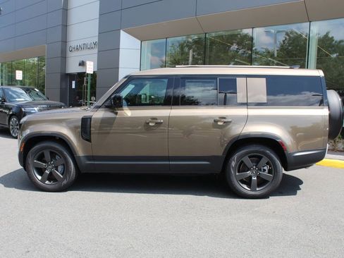 Used 2025 Land Rover Defender 130 S image 5