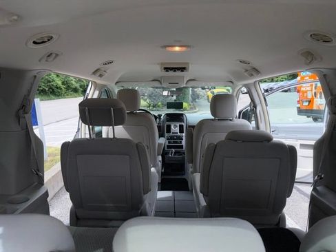 Used 2010 Chrysler Town & Country LX w/ PWR Convenience Group FWD image 19