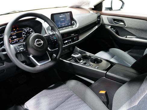 Used 2023 Nissan Rogue SV image 11