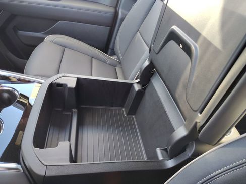 New 2026 Chevrolet Suburban Premier image 24