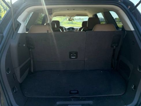 Used 2017 Buick Enclave Leather FWD image 8