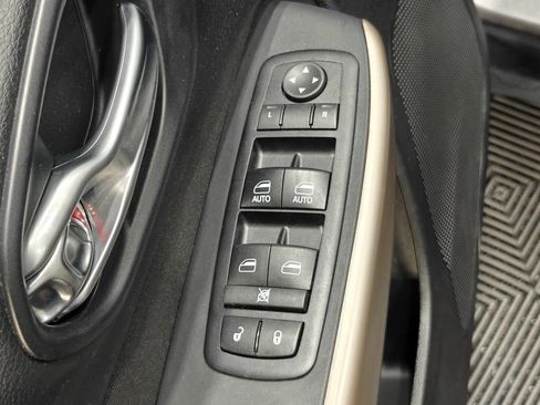 Used 2017 Jeep Cherokee Latitude w/ Cold Weather Group FWD image 44