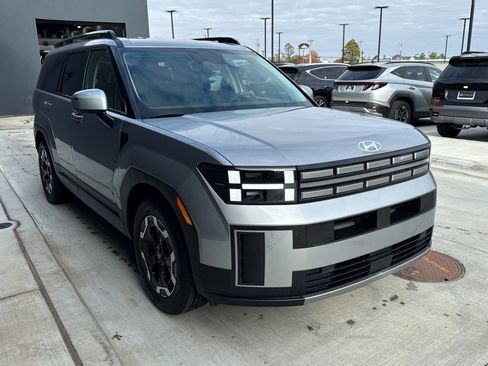 Used 2025 Hyundai Santa Fe SEL image 11