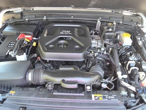 Used 2021 Jeep Wrangler Unlimited Sahara image 38