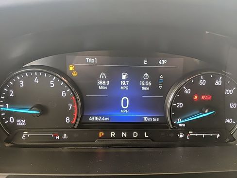 Used 2022 Ford Explorer XLT w/ Equipment Group 202A image 27