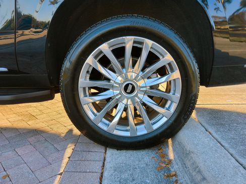 Used 2022 Cadillac Escalade ESV Premium Luxury image 50