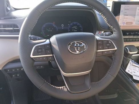 New 2026 Toyota Sienna Platinum image 15