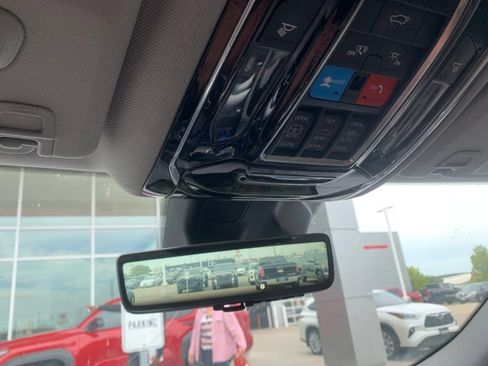 Used 2021 Jeep Grand Cherokee L Overland w/ Luxury Tech Group IV AWD/4WD image 14