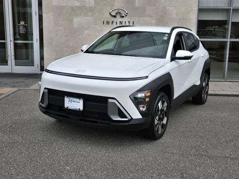 Used 2025 Hyundai Kona SEL AWD/4WD image 1