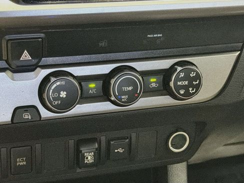 Used 2020 Toyota Tacoma SR5 RWD image 10