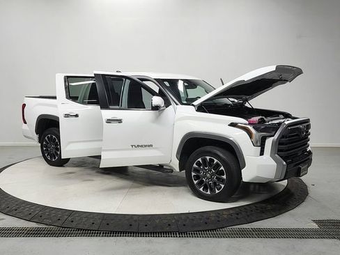 Used 2025 Toyota Tundra Limited AWD/4WD image 9