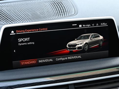 Certified 2022 BMW 740i 740i w/ M Sport Package image 38