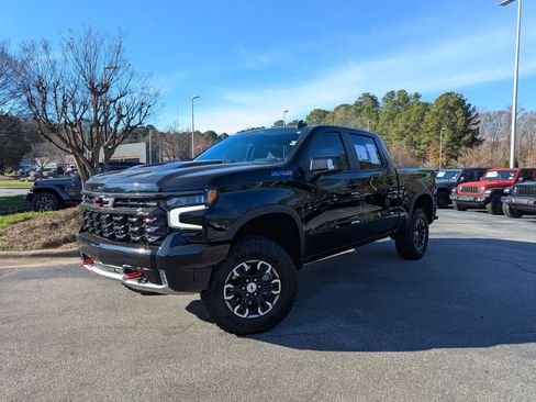 Used 2022 Chevrolet Silverado 1500 ZR2 w/ Technology Package image 1