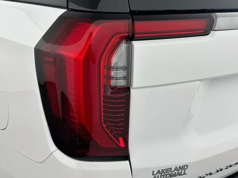 Used 2025 GMC Yukon XL AT4 AWD/4WD image 26