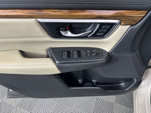 Used 2019 Honda CR-V Touring image 11