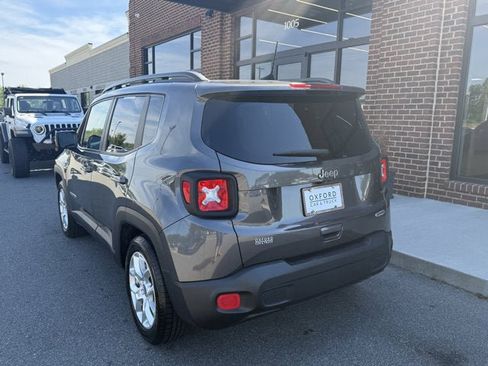 Used 2018 Jeep Renegade Latitude FWD image 4